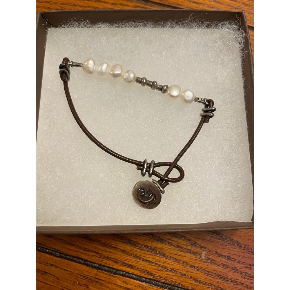Silpada oxidized 925 pearl on leather button clasp bracelet B1062   7 1/2 inch